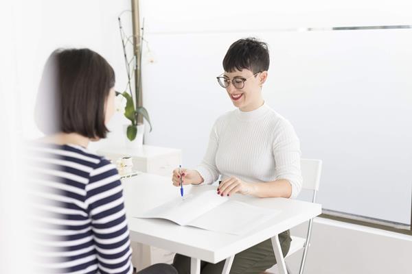 sentarse bien en la oficina